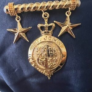 Vintage St John Brooch w/stars/ medal - gold mint condition - timeless, luxe